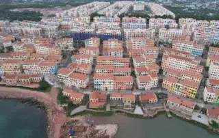 Toàn cảnh khu vực nhà phố Hillside nhìn từ phía biển, ảnh ngày 19/04/2022