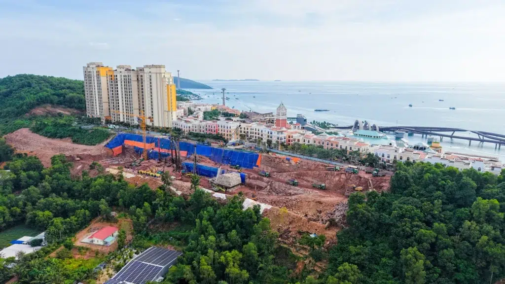 Khu đất thi công Sunset Town High Rise và các công trình lân cận trong ảnh Central công bố cuối năm 2025